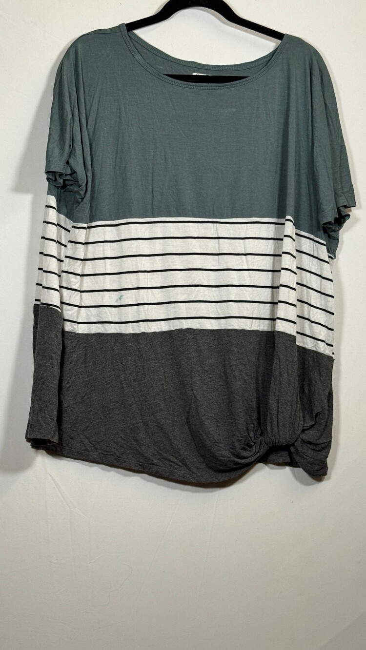 maurices 2417 2X color block top with knot hem detail